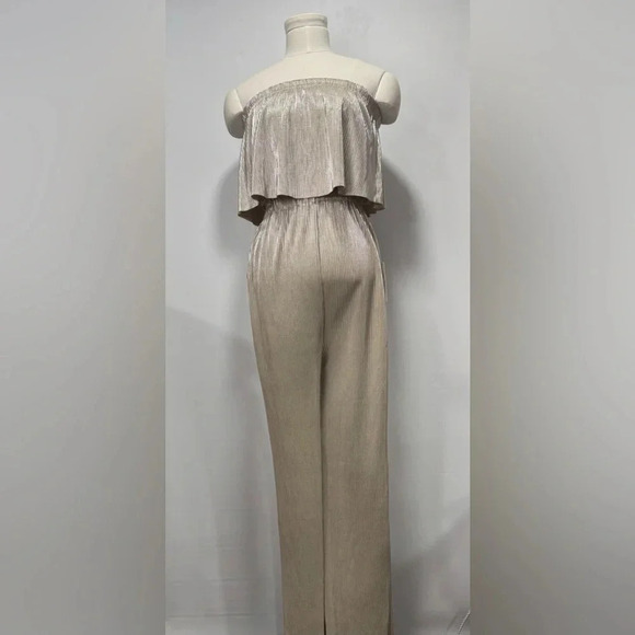 BBJ jumpsuit size Medium Chic Strapless Plisse - Picture 1 of 16